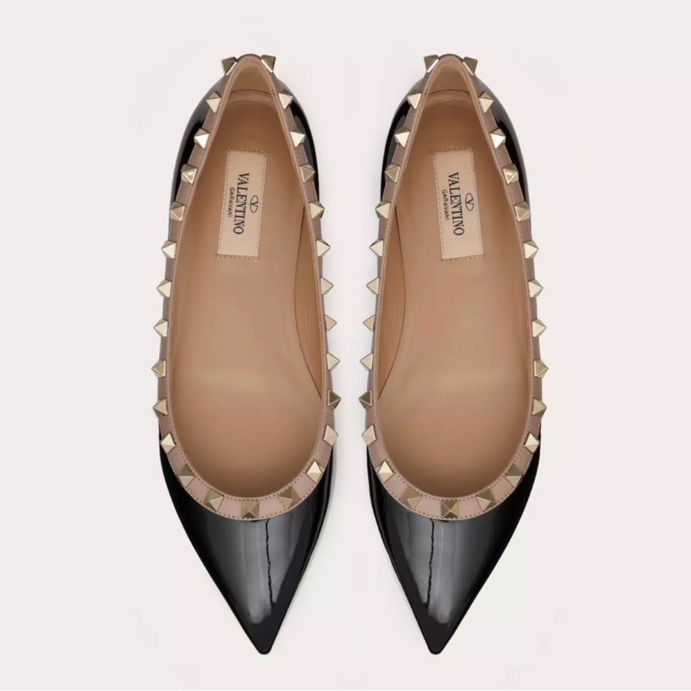Valentino Garavani Rockstud ballerina in patent leather. Size 39